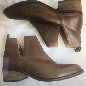 Dibs v split leather ankle bootie z 7 perfect used
